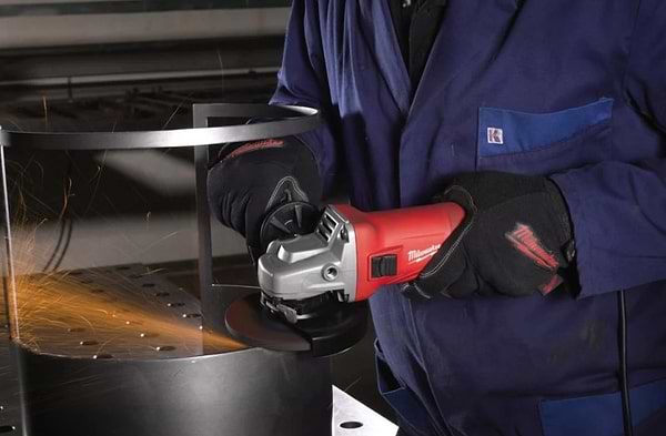 Фото - Болгарка Milwaukee 115 мм AG 10-115 EK (4933451219)