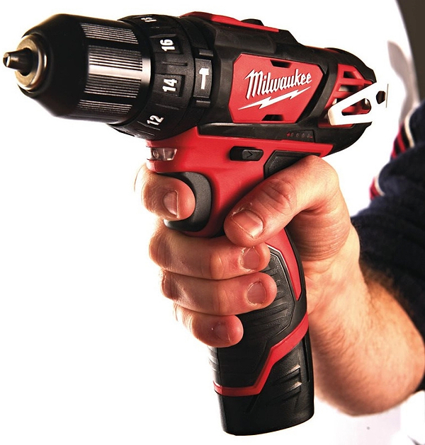 Фото - Дрель-шуруповерт Milwaukee M12 BPD-202C (4933441940)