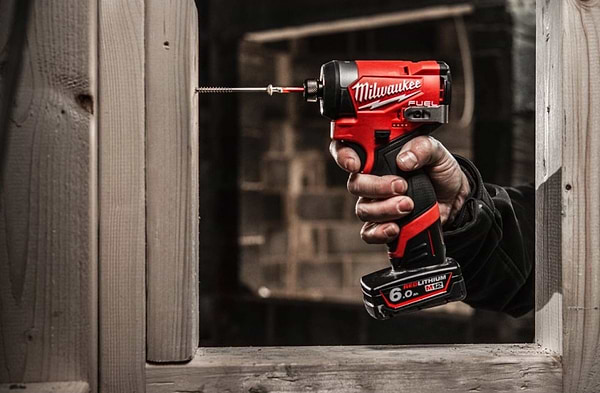 Фото - Дрель-шуруповерт Milwaukee M12 FID2-0 (м)