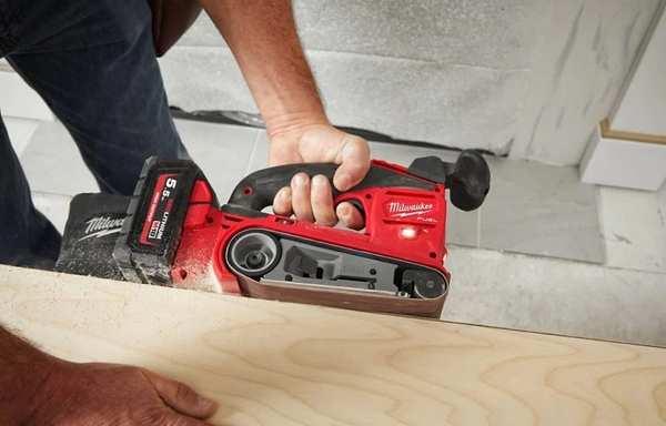 Фото - Ленточная шлиф. машина Milwaukee M18 FBTS75-0 (4933479614)