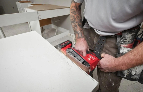 Фото - Ленточная шлиф. машина Milwaukee M18 FBTS75-0 (4933479614)