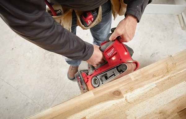 Фото - Ленточная шлиф. машина Milwaukee M18 FBTS75-0 (4933479614)