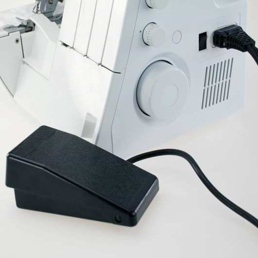 Фото - Оверлок MINERVA M4000CL