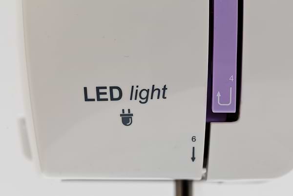 Фото - Швейная машина MINERVA Next 141D