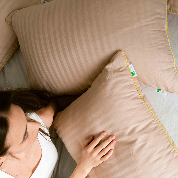 Фото - Подушка стандартна MirSon 1485 Carmela Hand Made memory effekt Висока 70х70 см (2200001540316)