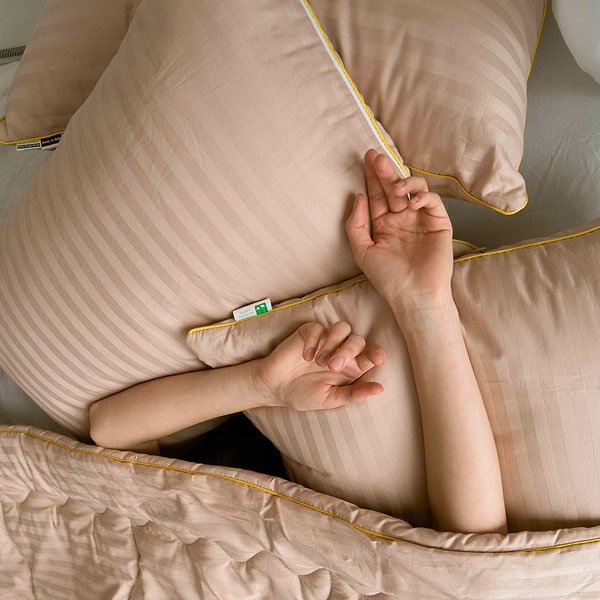 Фото - Подушка стандартна MirSon шовкова 1266 Carmela Hand Made Natural Silk Kapok Середня 50х70 см (2200001519343)