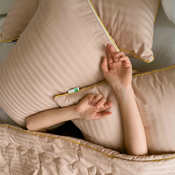 Фото - Подушка стандартна MirSon 1485 Carmela Hand Made memory effekt Висока 70х70 см (2200001540316)