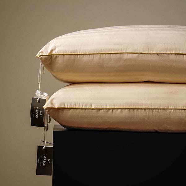 Фото - Подушка стандартна MirSon шовкова 1266 Carmela Hand Made Natural Silk Kapok Середня 50х70 см (2200001519343)