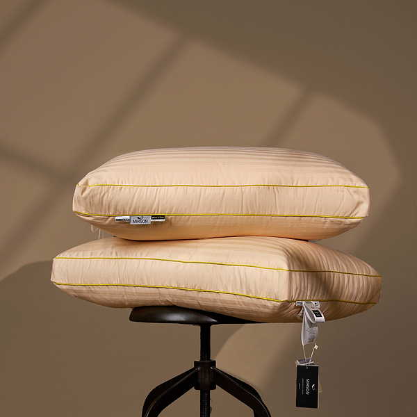 Фото - Подушка стандартна MirSon шовкова 1263 Carmela Deluxe Silk Kapok Середня 50х70 см (2200001518629)