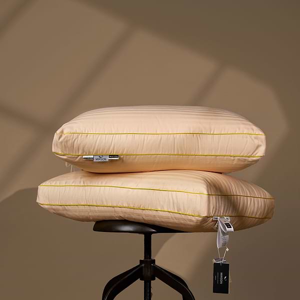 Фото - Подушка стандартна MirSon Carmela DeLuxe Eco-Soft 562 середня 50х70 см (2200000625137)