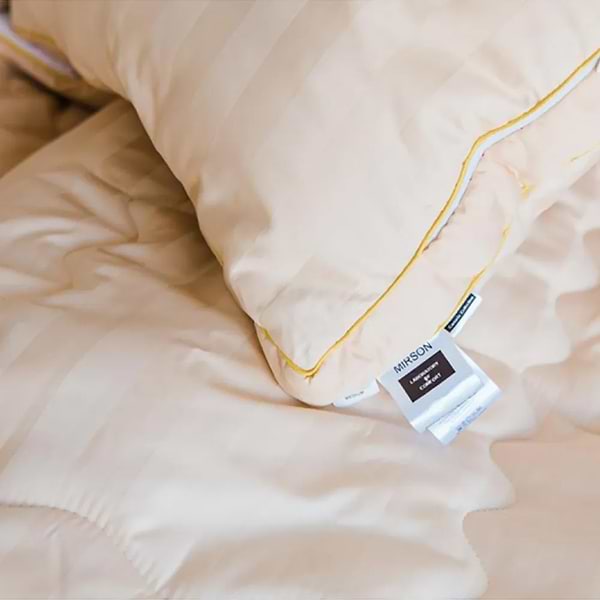 Фото - Подушка стандартна MirSon Carmela DeLuxe Eco-Soft 562 середня 50х70 см (2200000625137)