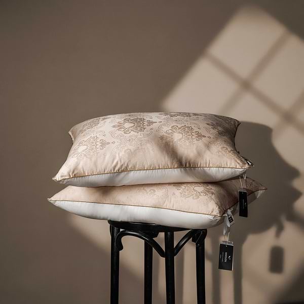 Фото - Подушка стандартна MirSon №15-09 Ferrero Gold 50x70 см (2200011164144)