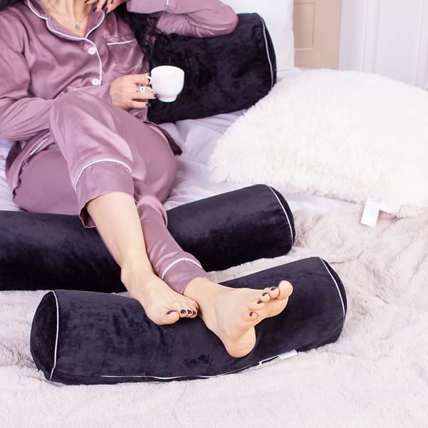 Фото - Подушка валик MirSon №8400 Velvet Line 28-0007 Black Tencel 60х16 см (2200006253853)