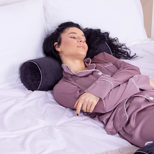 Фото - Подушка валик MirSon №8400 Velvet Line 28-0007 Black Tencel 60х16 см (2200006253853)