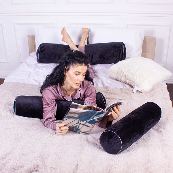 Фото - Подушка валик MirSon №8400 Velvet Line 28-0007 Black Tencel 60х16 см (2200006253853)