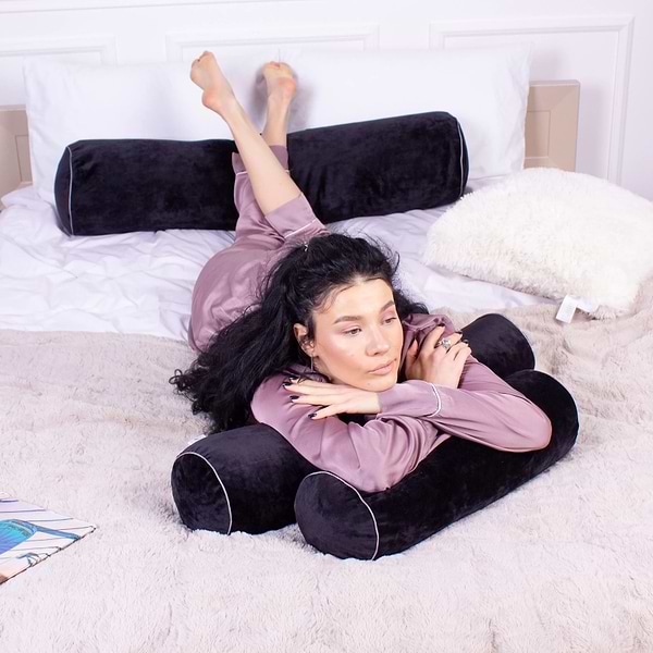 Фото - Подушка валик MirSon №8400 Velvet Line 28-0007 Black Tencel 60х16 см (2200006253853)