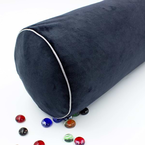 Фото - Подушка валик MirSon №8400 Velvet Line 28-0007 Black Tencel 60х16 см (2200006253853)