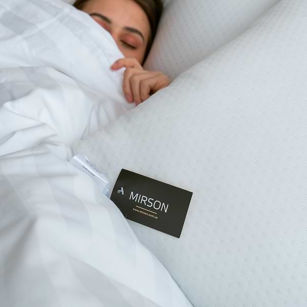 Фото - Подушка стандартна MirSon шовкова MirSon №850 Julia Silk Kapok Hand made Пружна 70х70 см (2200003203493)