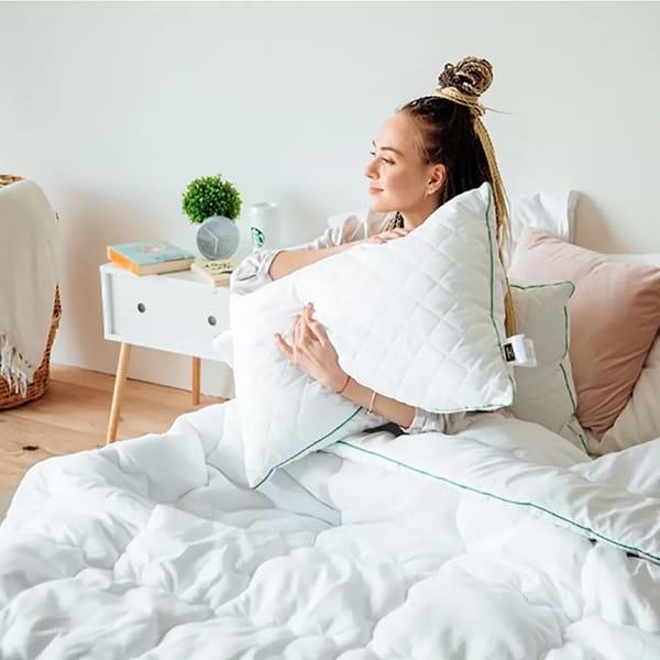 Фото - Подушка стандартная MirSon шелковая Eco 0514 средняя 60х60 см (2200000042228/2200000042248)