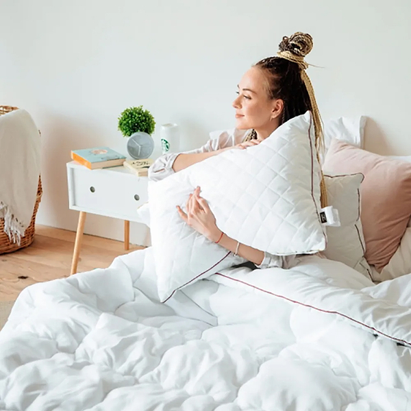 Фото - Подушка стандартна MirSon вовняна Eco Jojo 146 Середня 70х70 см (2200000393630)