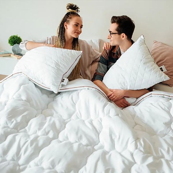 Фото - Подушка стандартна MirSon вовняна Eco Jojo 146 Середня 70х70 см (2200000393630)