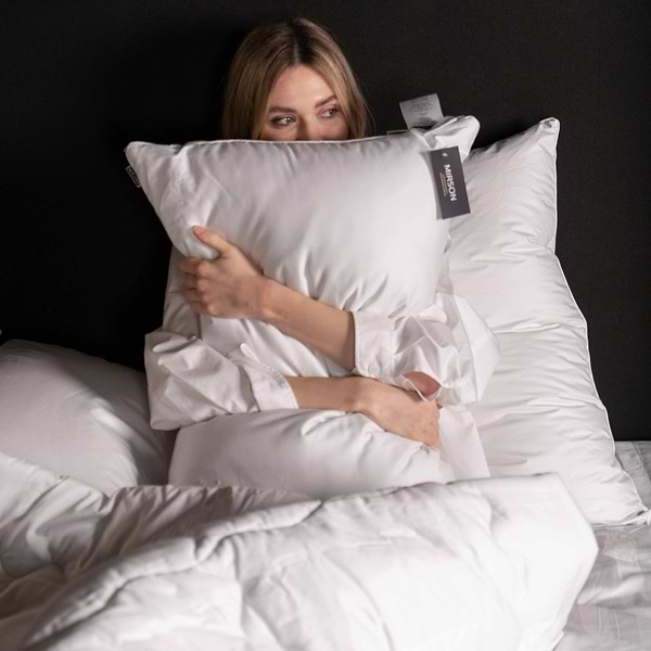 Фото - Подушка стандартна MirSon 1498 Luxury Exclusive memory effekt М'яка 40х60 см (2200001539754)