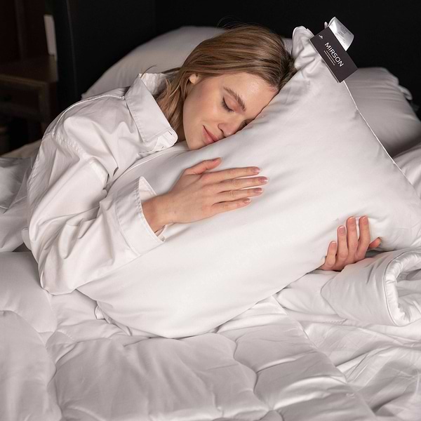 Фото - Подушка стандартна MirSon шовкова Luxury 0544 пружна 50x70 см (2200000135254)