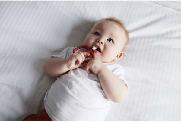 Фото - Прорезыватель Matchstick Monkey Обезьянка, красный 11 см (MM-ONT-019)