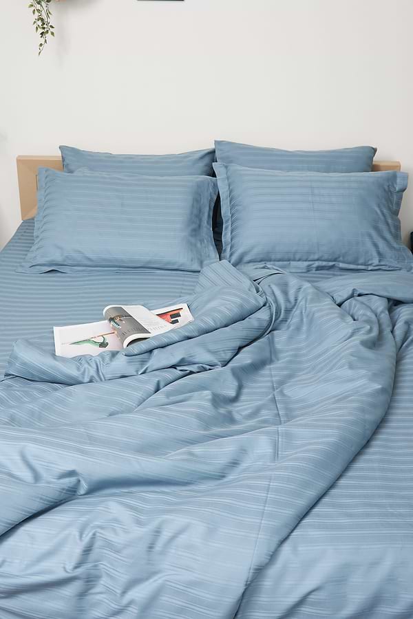 Фото - Комплект постельного белья детский Moon&Star 110х140 нав. 2х50х70 Ultramarine Satin Stripe (MS-830000195)