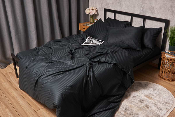 Фото - Комплект постільної білизни Moon&Star Satin Stripe Midnight Luxe 160х220 нав. 4х70х70 (MS-820005274)