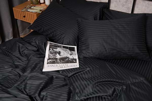 Фото - Комплект постільної білизни Moon&Star Satin Stripe Midnight Luxe 160х220 нав. 4х70х70 (MS-820005274)