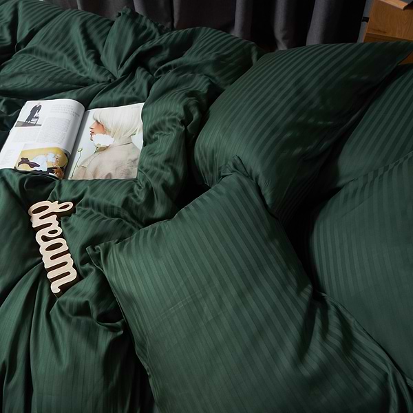 Фото - Комплект постельного белья Moon&Star Satin Stripe Mystic Green 143х210 нав. 2х70х70 (MS-820008627)