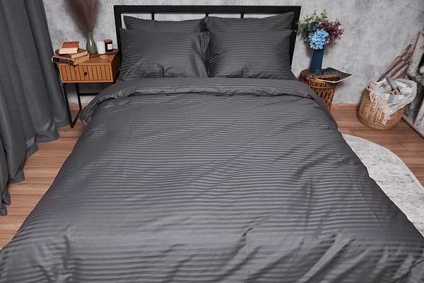Фото - Комплект постільної білизни дитячий Moon&Star Satin Stripe, Stripe Black 110х140 нав. 2х50х50 (MS-830000214)