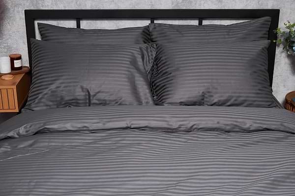 Фото - Комплект постельного белья детский Moon&Star Satin Stripe, Stripe Black 110х140 нав. 2х40х40 (MS-830000212)