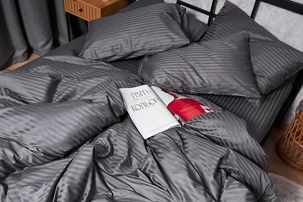 Фото - Комплект постельного белья детский Moon&Star Satin Stripe, Stripe Black 110х140 нав. 2х40х60 (MS-830000213)