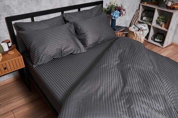 Фото - Комплект постельного белья детский Moon&Star Satin Stripe, Stripe Black 110х140 нав. 2х40х60 (MS-830000213)