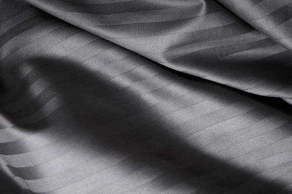 Фото - Комплект постельного белья детский Moon&Star Satin Stripe, Stripe Black 110х140 нав. 2х40х60 (MS-830000213)