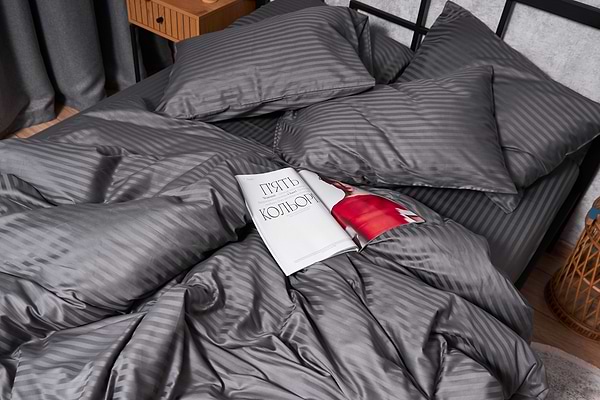 Фото - Комплект постільної білизни Moon&Star Satin Stripe Stripe Black 160х220 нав. 4х70х70 (MS-820003699)