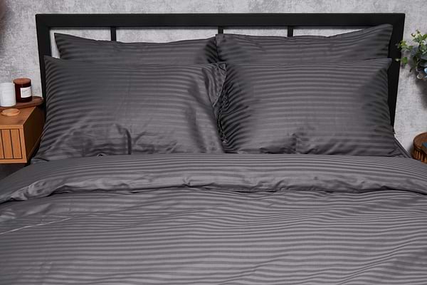 Фото - Комплект постільної білизни Moon&Star Satin Stripe Stripe Black 160х220 нав. 4х70х70 (MS-820003699)