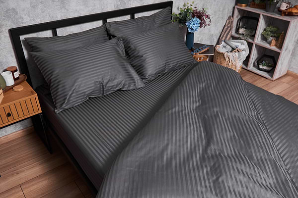 Фото - Комплект постільної білизни Moon&Star Satin Stripe Stripe Black 160х220 нав. 4х70х70 (MS-820003699)