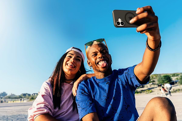 Фото - Чохол для смартфону Belkin for iPhone 17 Magnetic Protective Grip Black (MSA034HQBK)