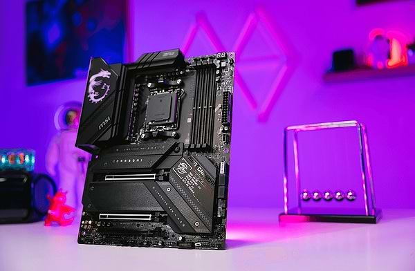 Фото - Материнська плата MSI MPG X670E CARBON WIFI DDR5