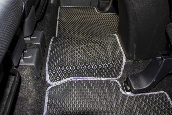 Фото - Коврики из экокожи в салон авто EVAtech для Outlander 5 seats Mitsubishi 2013 3 поколение SUV EU (MT31513CB5LA2BBB)