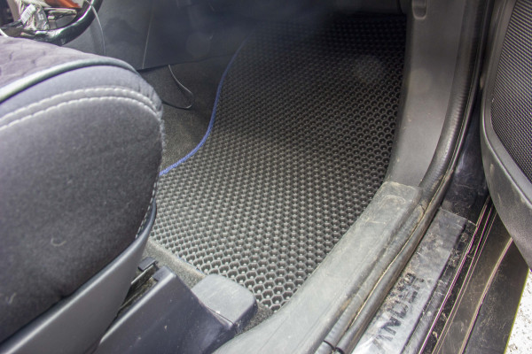 Фото - Коврики из экокожи в салон авто EVAtech для Outlander 5 seats Mitsubishi 2013 3 поколение SUV EU (MT31513CD5LA2BBB)