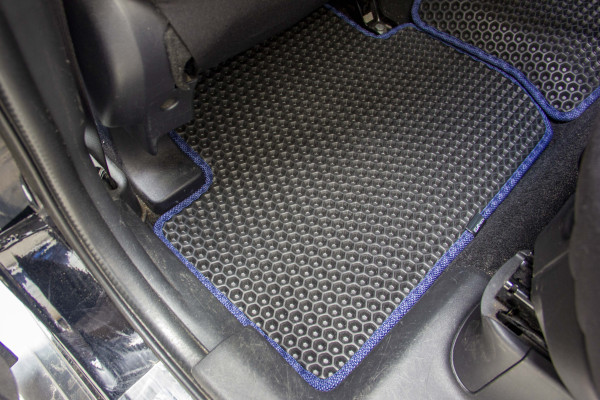 Фото - Коврики из экокожи в салон авто EVAtech для Outlander 5 seats Mitsubishi 2013 3 поколение SUV EU (MT31513CB5LA2BBB)