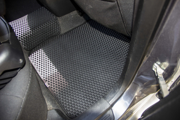 Фото - Килимки з екошкіри в салон авто EVAtech для Outlander Mitsubishi 2003-2006 1 покоління SUV EU (MT3179CCC5CP1BBB)