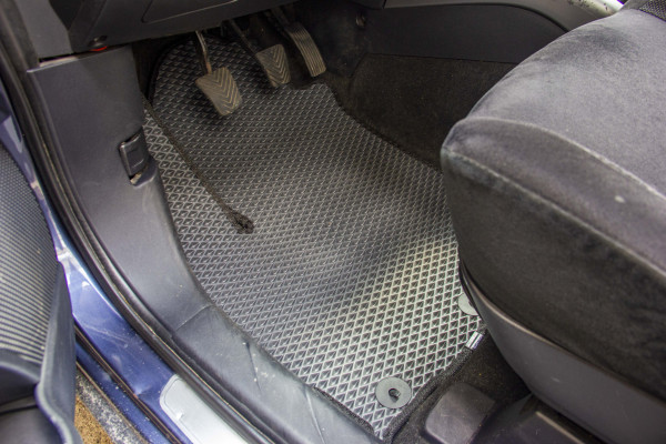 Фото - Килимки з екошкіри в салон авто EVAtech для Outlander XL Mitsubishi 2006-2012 2 покоління SUV EU (MT3181CV5AV2BBB)