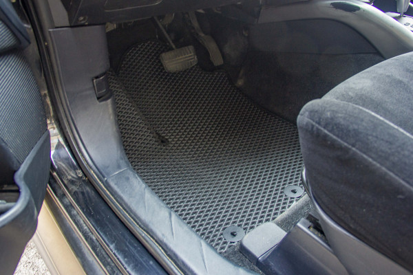 Фото - Килимки з екошкіри в салон авто EVAtech для Outlander XL Mitsubishi 2006-2012 2 покоління SUV EU (MT3181CV5AV2BBB)