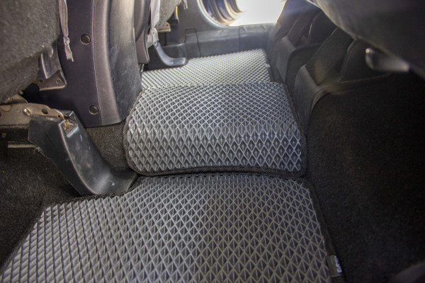 Фото - Килимки з екошкіри в салон авто EVAtech для Outlander XL Mitsubishi 2006-2012 2 покоління SUV EU (MT3181CV5AV2BBB)