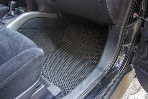 Фото - Килимки з екошкіри в салон авто EVAtech для Outlander XL Mitsubishi 2006-2012 2 покоління SUV EU (MT3181CV5AV2BBB)